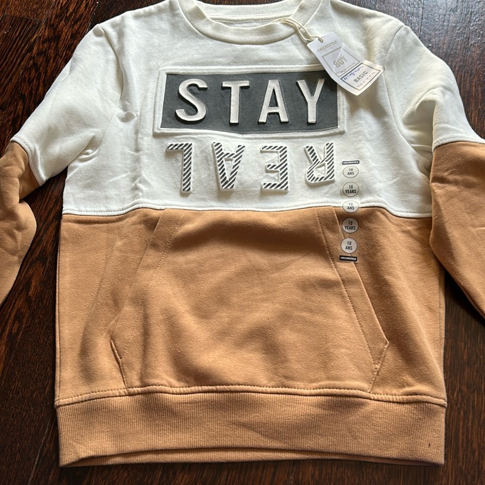 NWT orchestra ( European brand ) sweatshirt with letter raised detail